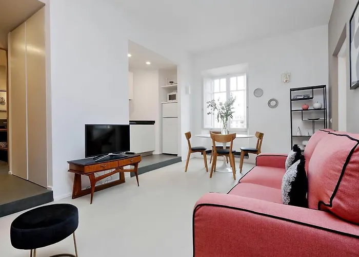 Ych-Bright Penthouse Near Colosseum
