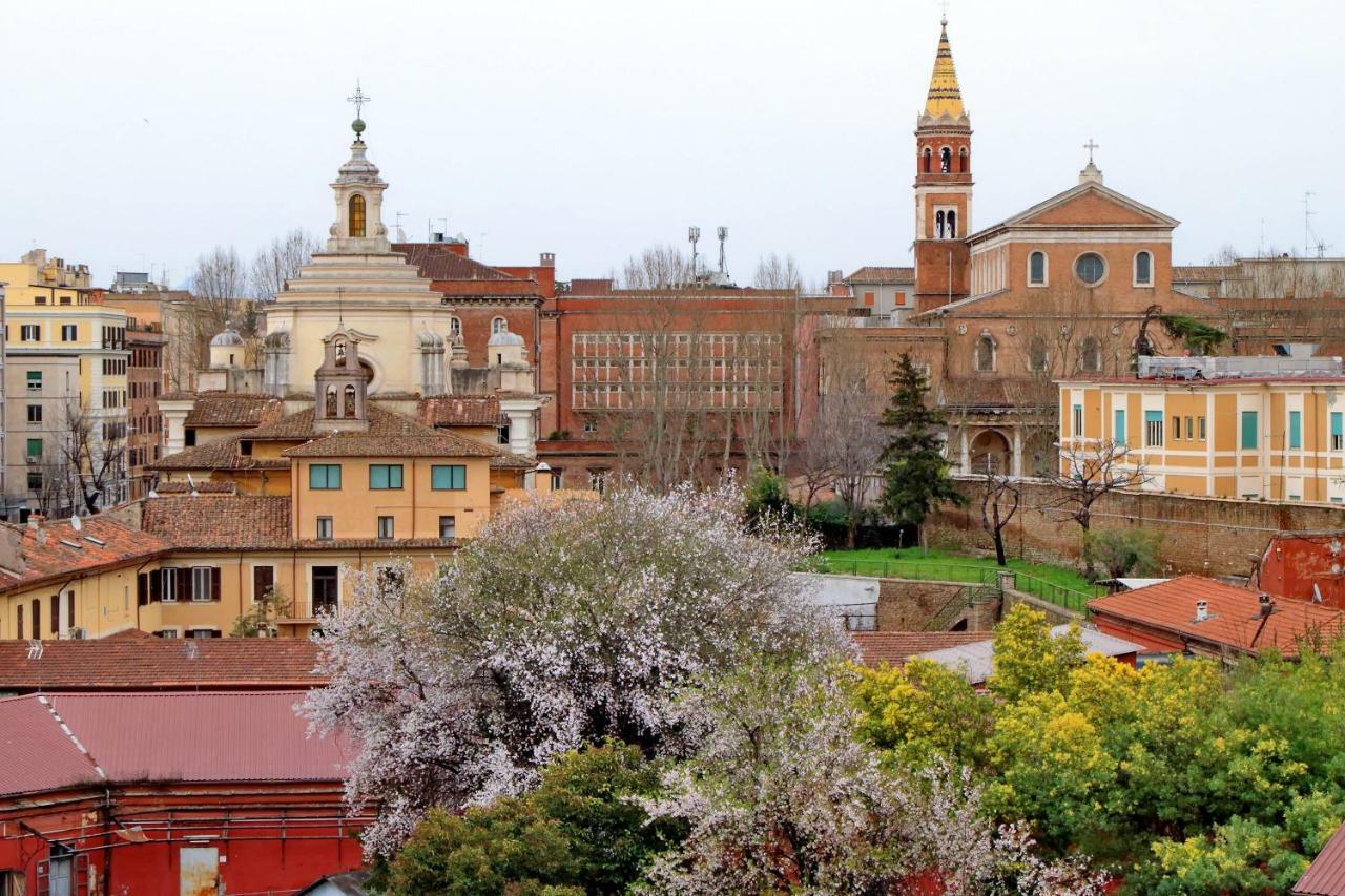 Apartment Ych-bright Penthouse Near Colosseum Rom